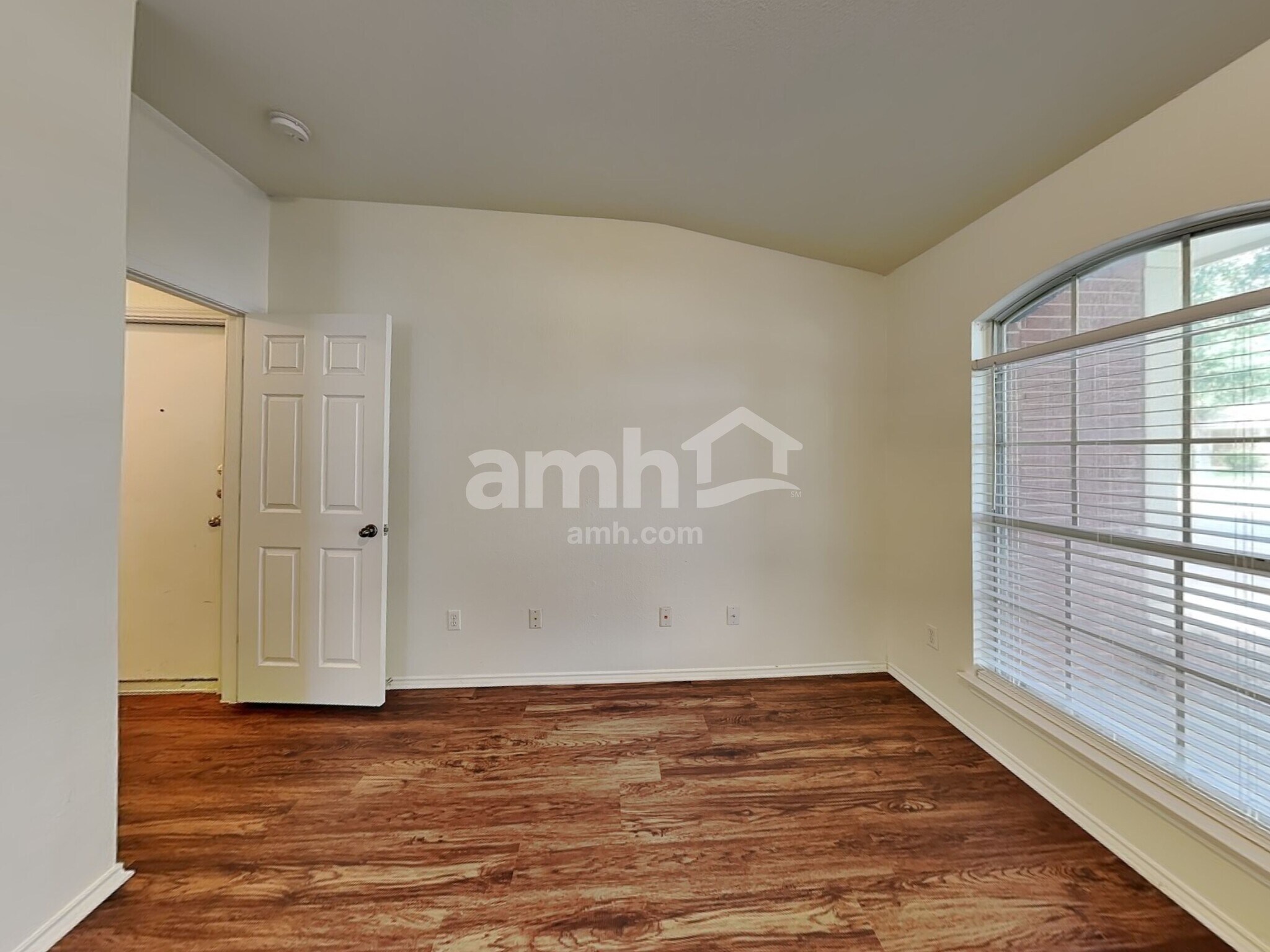 Building Photo - 2412 Hallie Ln