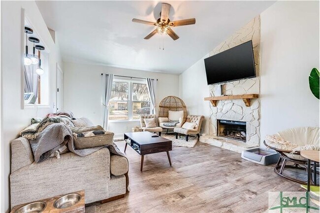 Building Photo - 106 W White Hawthorne Dr