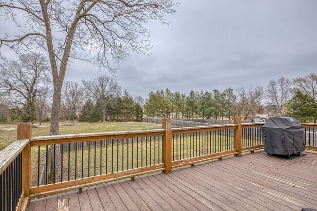 Building Photo - Highly desirable home in Briarbrook