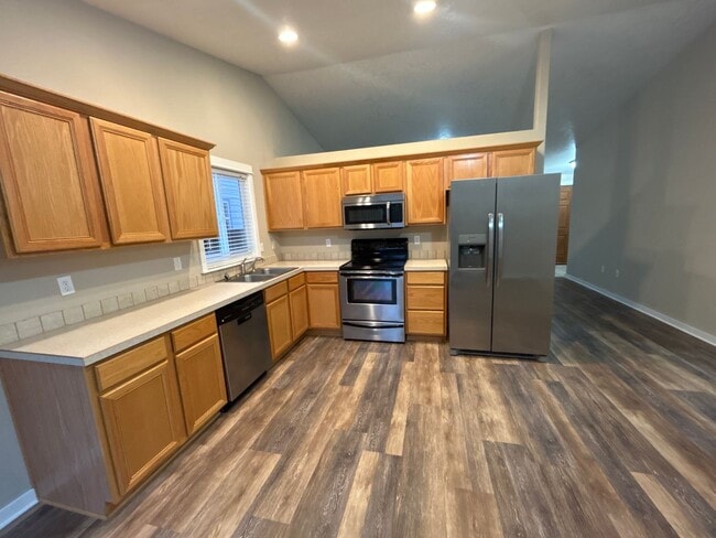 Building Photo - 3 Bedroom 2 Bathroom Knox Butte Home