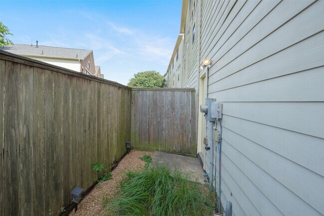 Building Photo - 7650 Springhill St