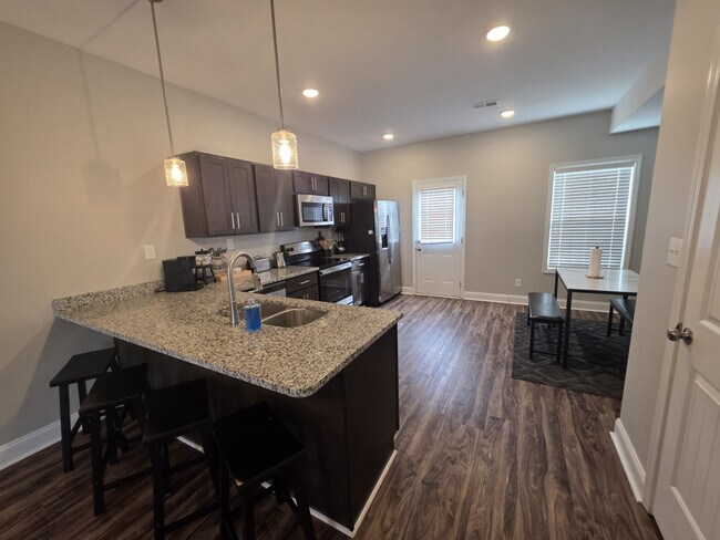 Building Photo - 541 New S Dr