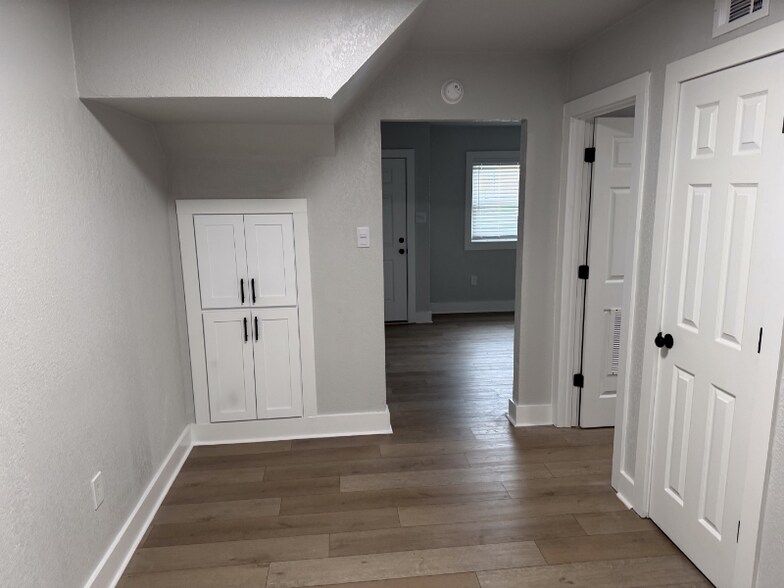 Building Photo - 5130 Dandy Ct