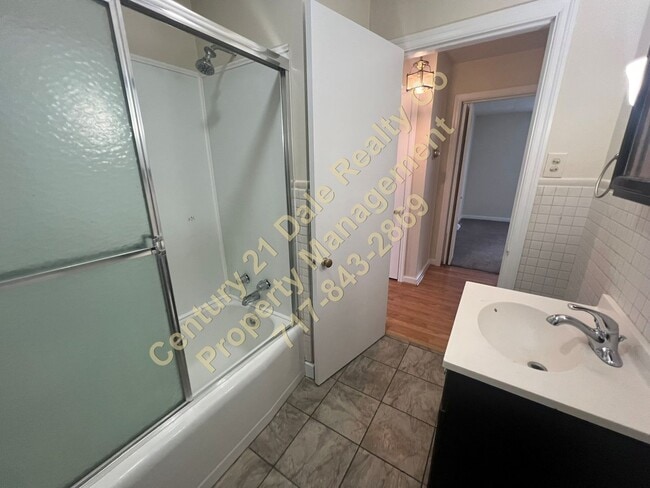 Building Photo - 2 BR Rancher in York Suburban Schools with a flat yard