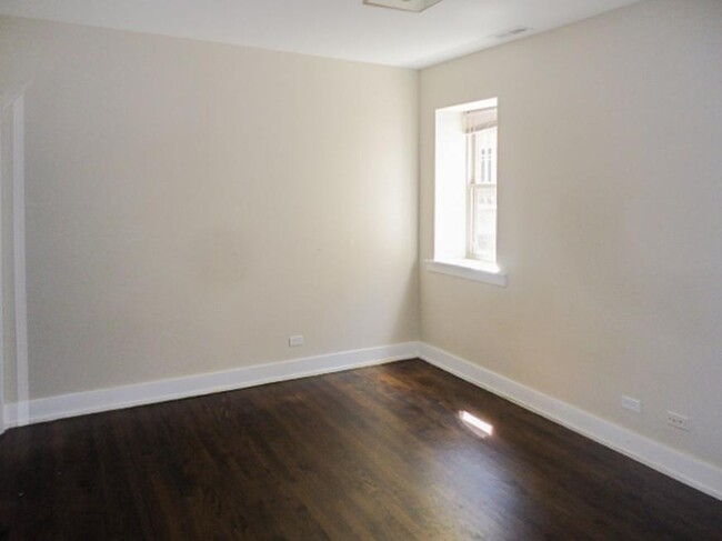 Building Photo - 1 bedroom in Chicago IL 60640