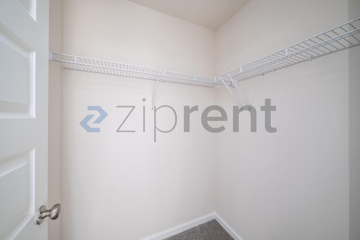 Building Photo - Unit Unit 4
