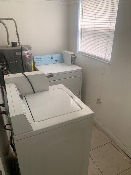 Building Photo - 1916 Scott St