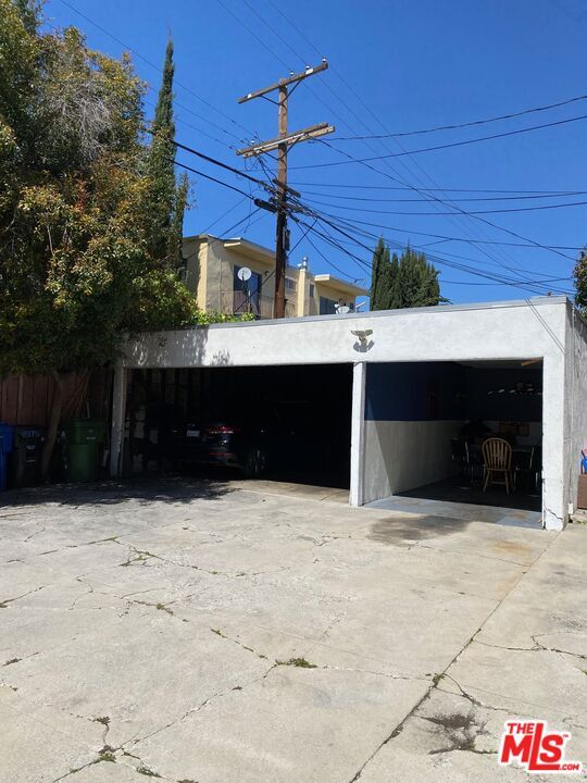 Building Photo - 837 Alexandria Ave