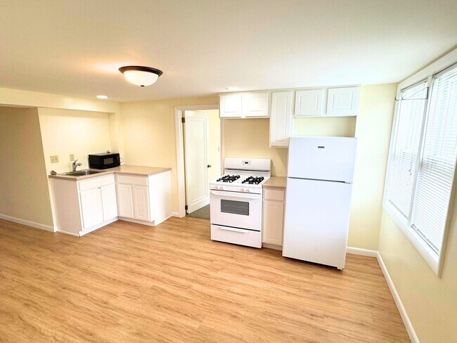 Building Photo - 1606HE