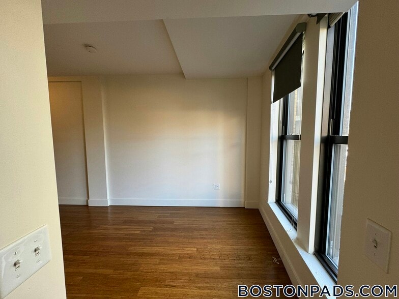 Building Photo - 8 Winter Pl