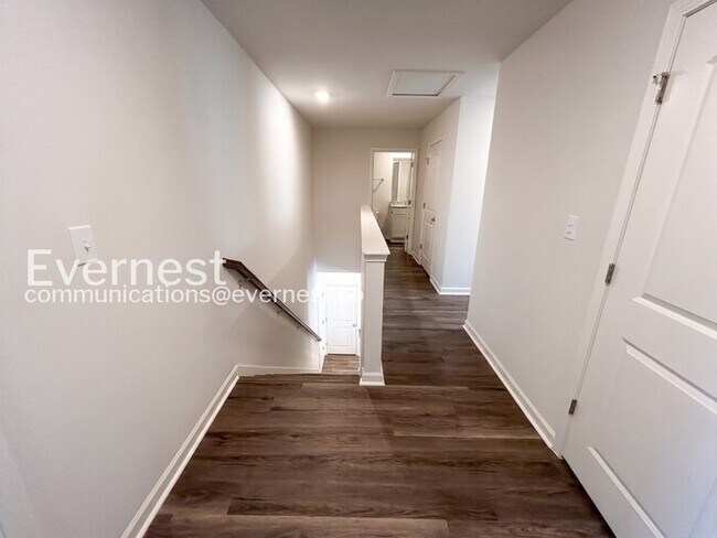 Building Photo - Spacious 3-Bedroom Home in a Prime Location / Pet Friendly /Available Now!