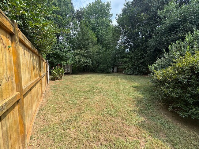 Building Photo - 2213 Chesterfield Ave