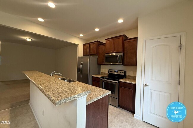 Building Photo - 49 E Grove Point Dr