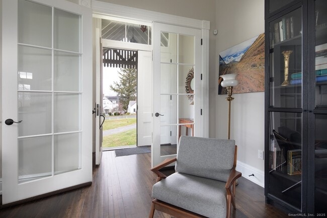 Building Photo - 33 Sharon Rd