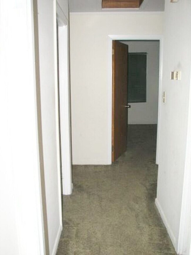 Building Photo - 3 bedroom 2 bath home