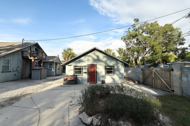 Building Photo - 1740 19th Ave S