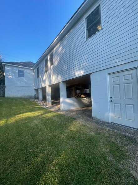 Building Photo - 1200 E Main St