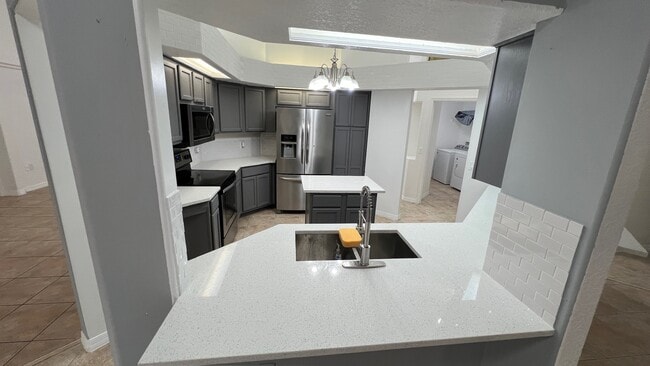 Building Photo - 9946 SE 64th Ave