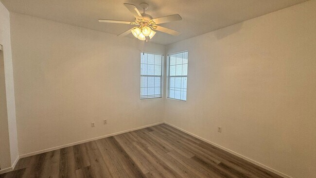 Building Photo - Gated Community 2 bedroom 1 car garage