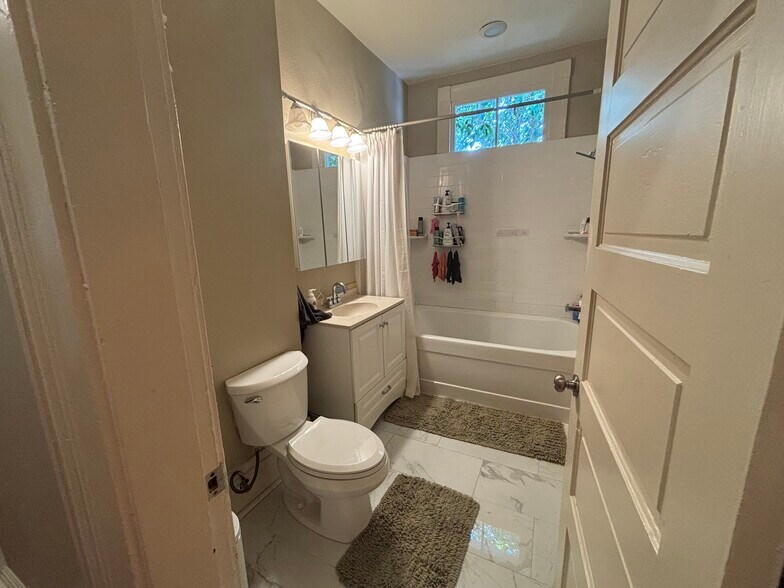 2nd floor full bath - 3908 Camp St
