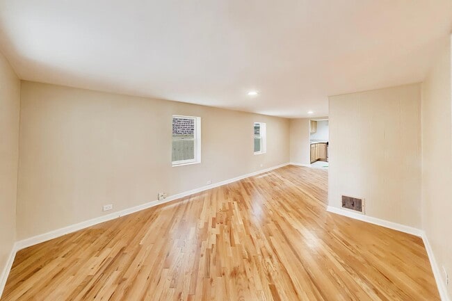 Building Photo - 4614 N Springfield Ave