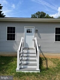 Building Photo - 2114 Moorland Dr