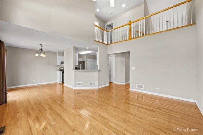 Building Photo - 1058 E Danbury Dr