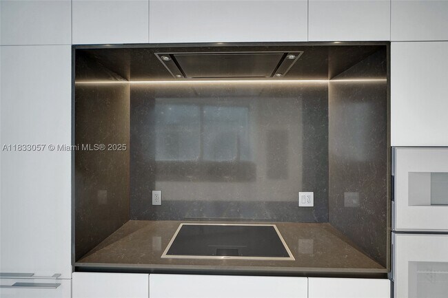 Building Photo - 300 Biscayne Blvd