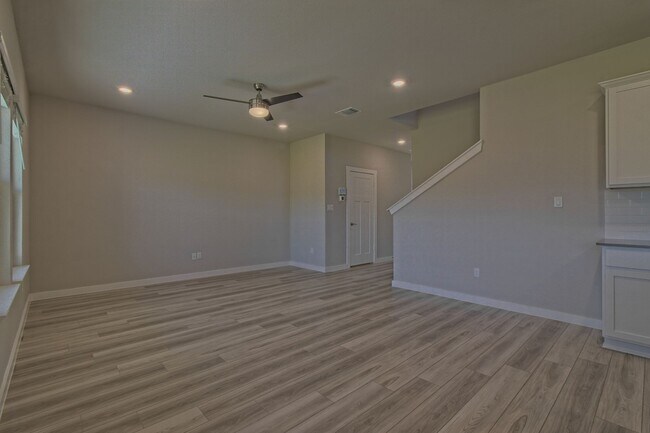 Building Photo - 425 Coda Xing Georgetown, TX 78633