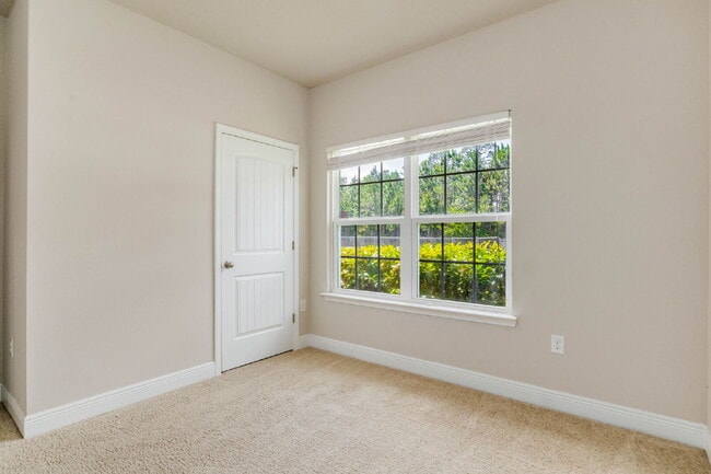 Building Photo - Welcome to this exquisite 4-bedroom, 2-bat...