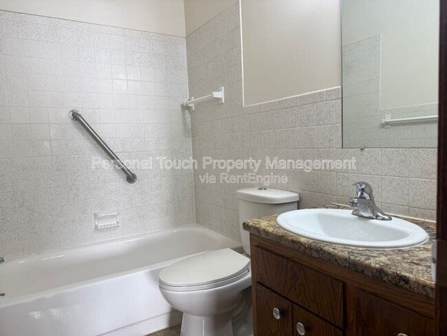 Building Photo - 301 6th St S