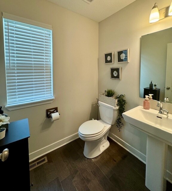 Building Photo - Large 4 Bedroom with Finished Basement - L...
