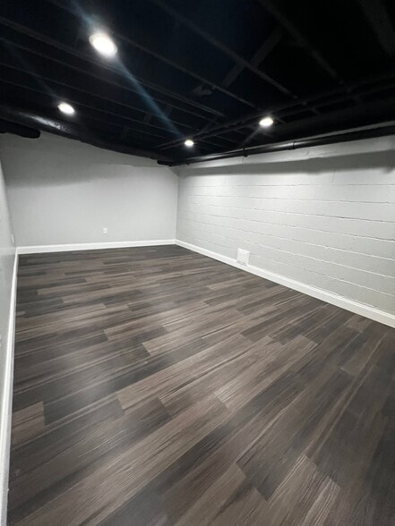 Building Photo - 578 Cambridge Dr