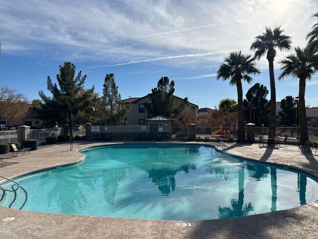 Building Photo - Move in READY! Perfect 3 bed/ 2 bath home ...