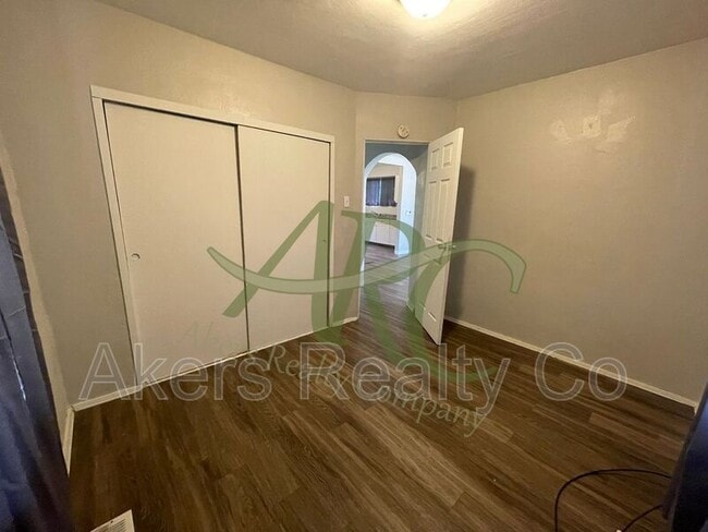 Building Photo - 1702 Van Buren St