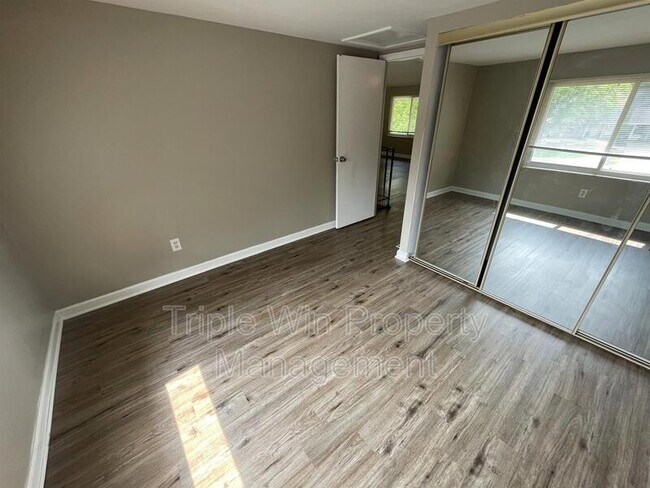 Building Photo - 411 Far Hill Dr