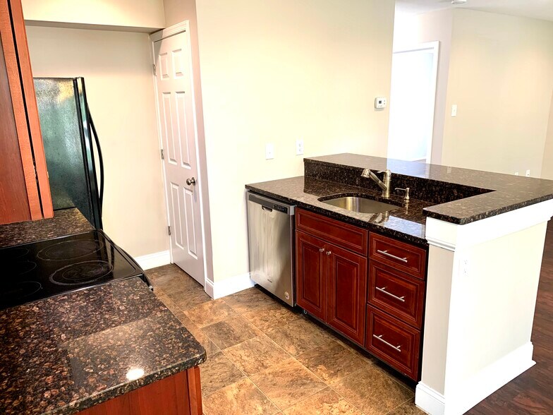 Building Photo - 1109 Foxmeadow Dr