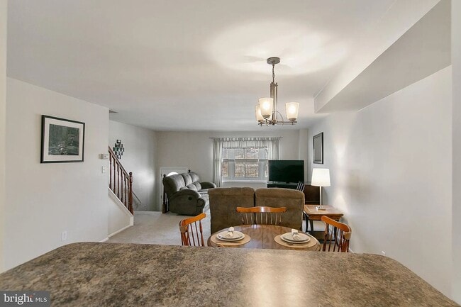 Building Photo - 933 Elm Rd