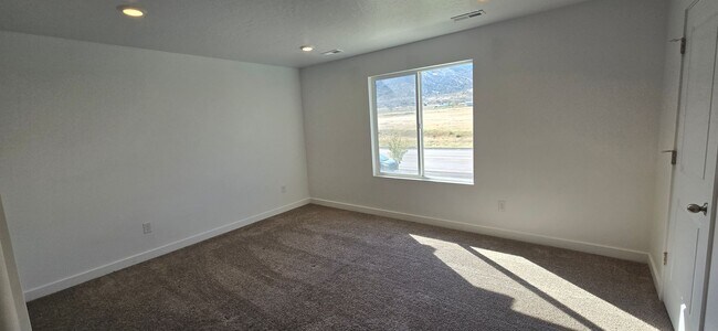 Building Photo - 1208 Summit Ridge Pkwy