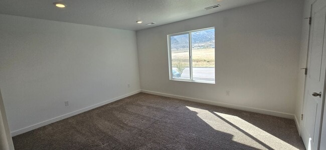 Building Photo - 3 Bed 2 Bath in Santaquin!!