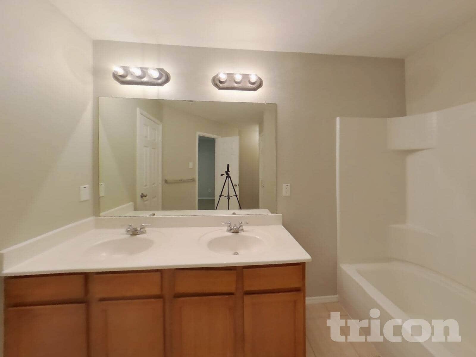 Building Photo - 2506 Eastwood Dr