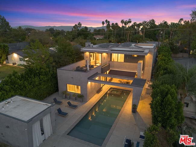 Building Photo - 5365 Vanalden Ave