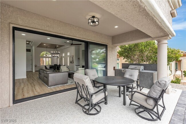 Building Photo - 9513 Villa Ridge Dr