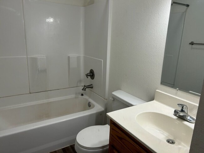 Building Photo - 3 BEDROOM 2 BATH APARTMENT FOR LEASE IN CARL JUNCTION-$995.00 RENT-$995.00 DEPOSIT