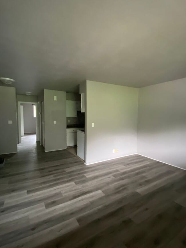 Building Photo - 213 Sunnyridge Ct