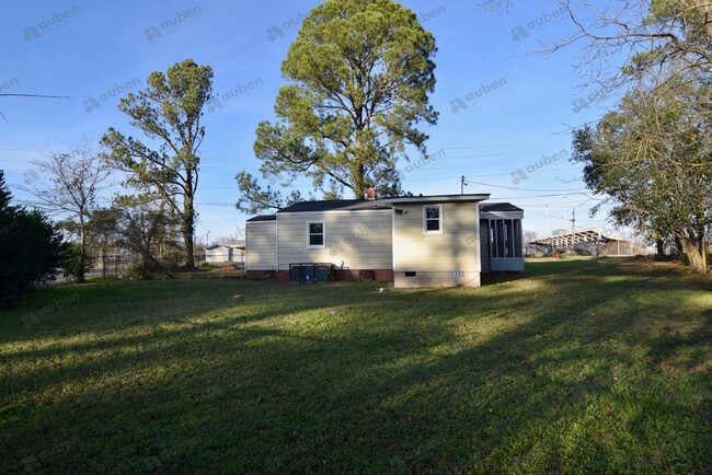 Building Photo - Section 8 OK!!! All Electric 3 Bed/2 Bath