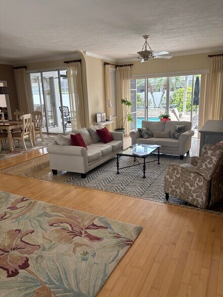 Living room - 4816 61st Avenue Dr W
