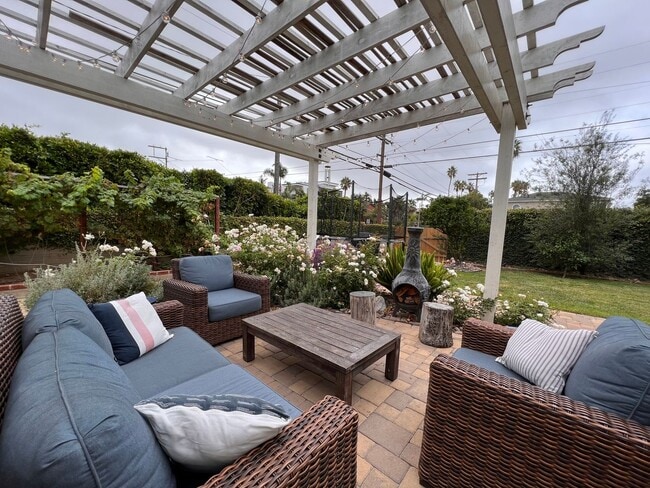 Building Photo - 3B/3B LUXURY Remodeled Home! w/ Garage! Large Fenced Backyard! Bike to the Beach!