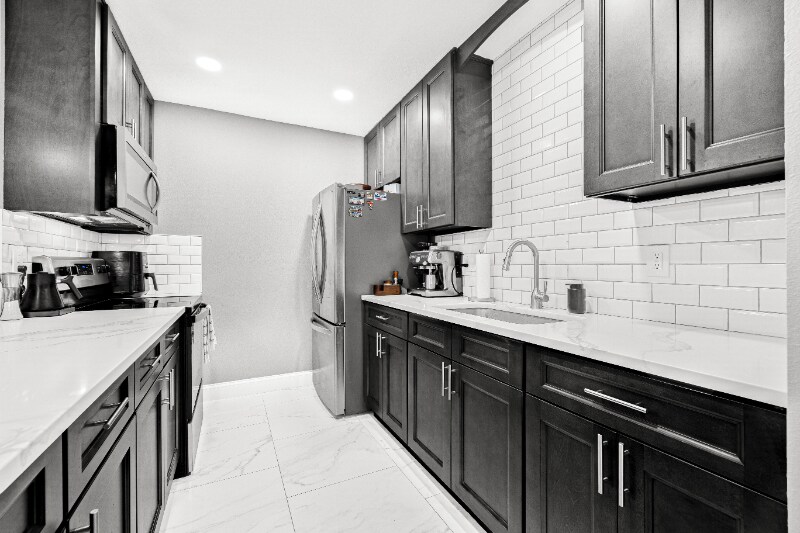 Building Photo - 252 SW Monroe Cir N