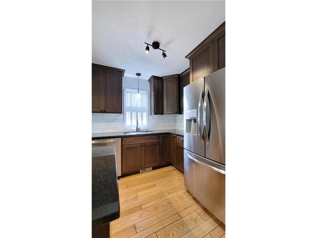 Building Photo - 512 Nelson Ct